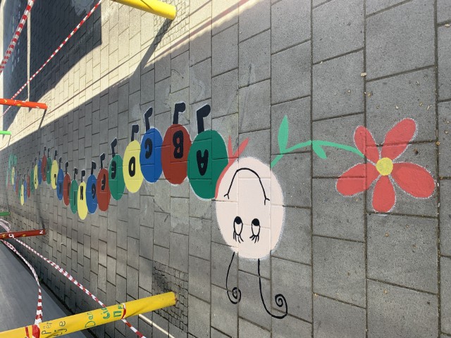 Schulhofaktion 2025 Raupe